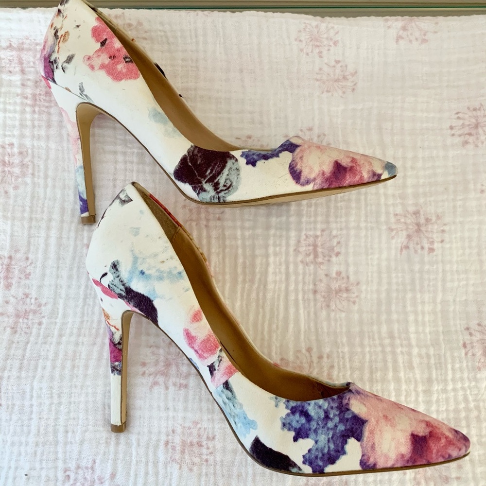 Charles David floral pump